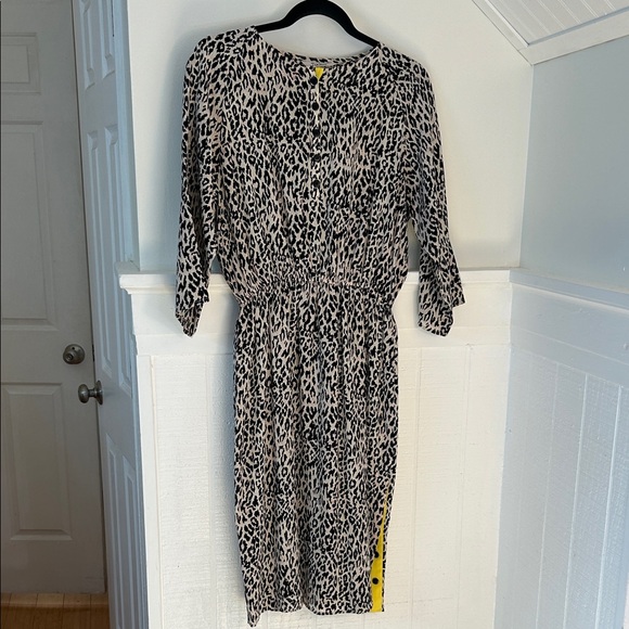 Tucker Dresses & Skirts - TUCKER Animal Print 3/4 Sleeve Dress 100% Silk, size Women’s medium